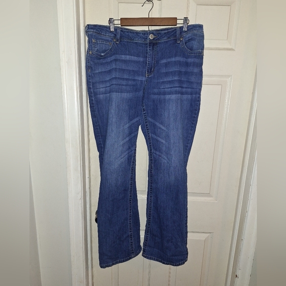 Maurices Blue Boot Cut Jeans Timeless Design - Picture 1 of 5